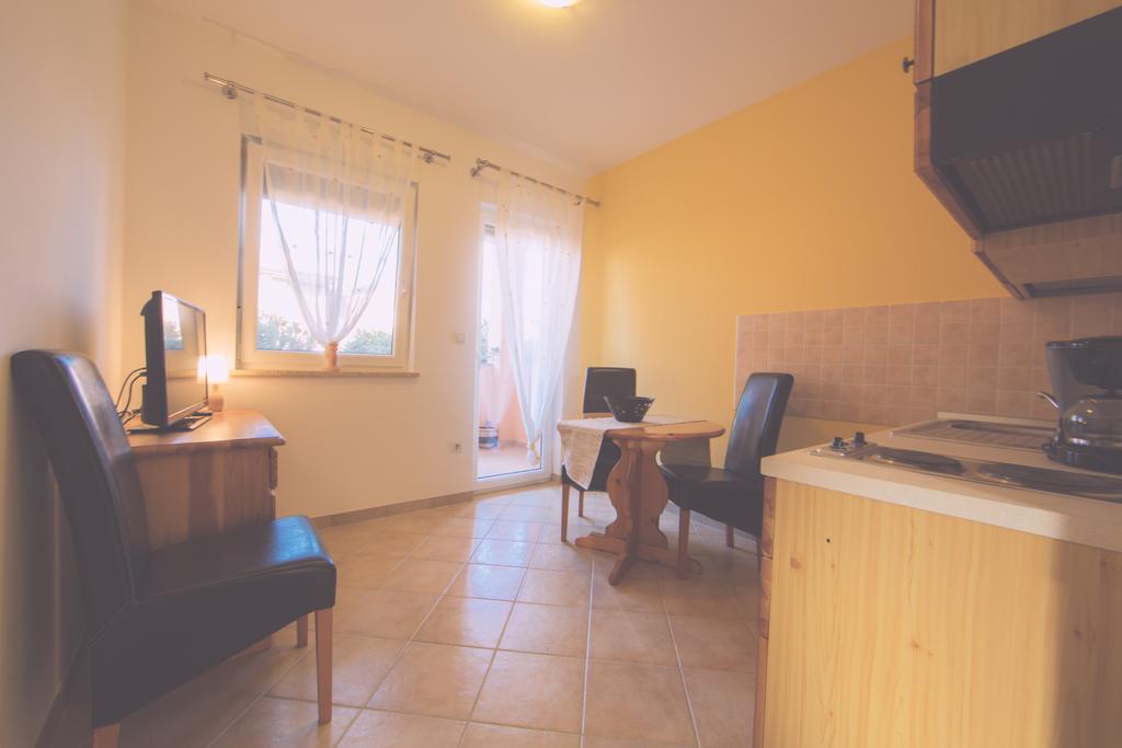 Apartments Meri Ližnjan Habitación foto